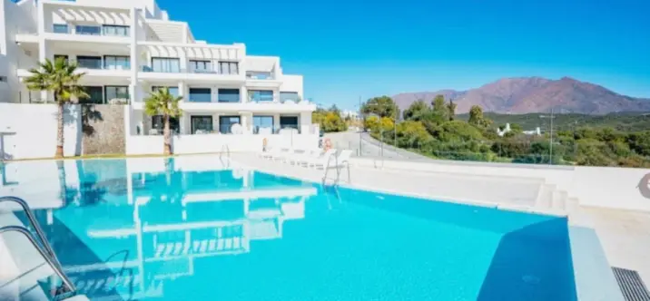 Sale of penthouse in Estepona 1