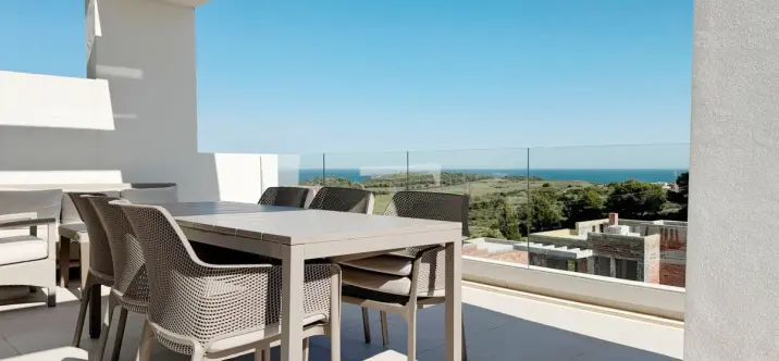Sale of penthouse in Estepona 4