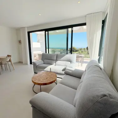 Sale of penthouse in Estepona