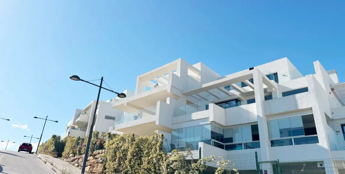 Sale of penthouse in Estepona 32