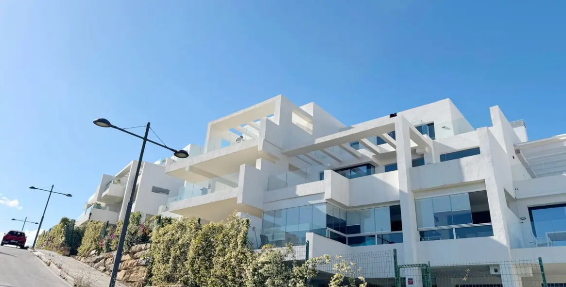 Sale of penthouse in Estepona 34