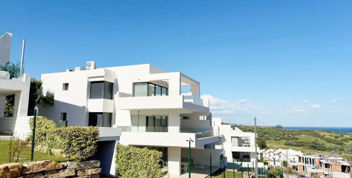 Sale of penthouse in Estepona 35