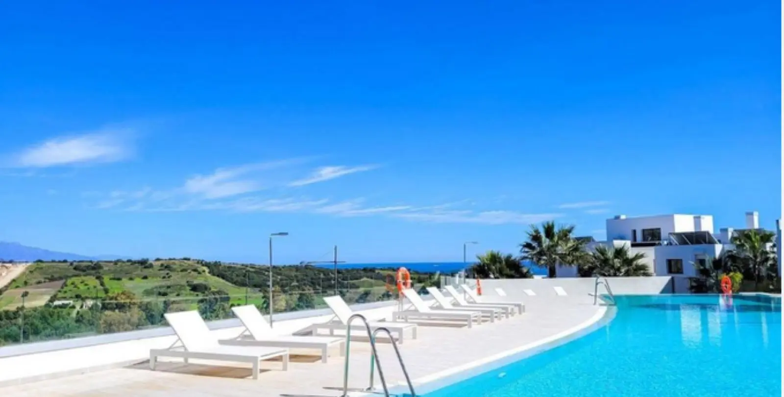 Sale of penthouse in Estepona 3