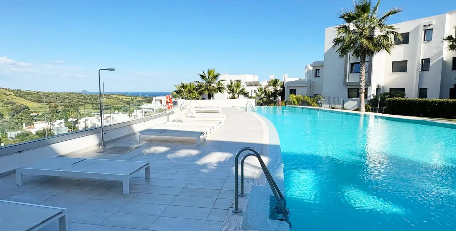Sale of penthouse in Estepona 26