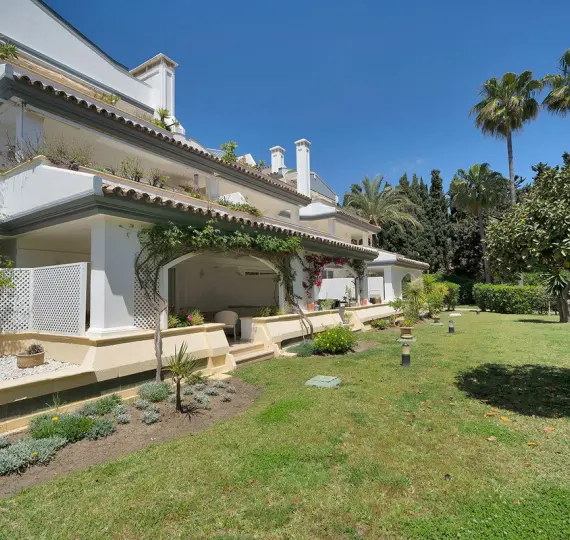 Продажа апартаментов на первом этаже в New Golden Mile