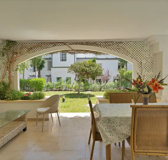 Продажа апартаментов на первом этаже в New Golden Mile