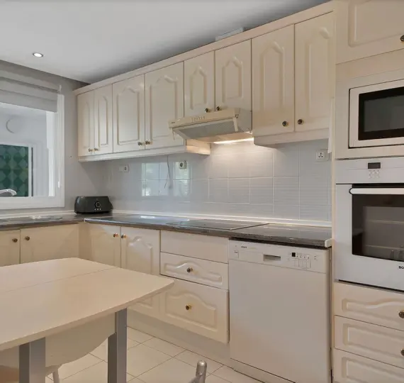 Продажа апартаментов на первом этаже в New Golden Mile