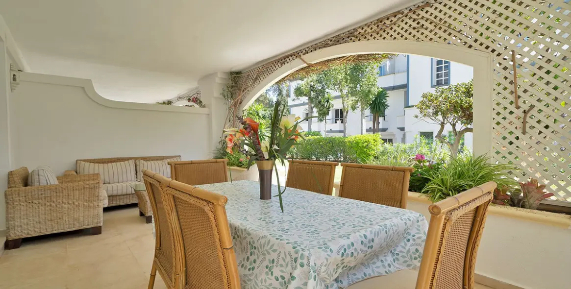 Продажа апартаментов на первом этаже в New Golden Mile 15