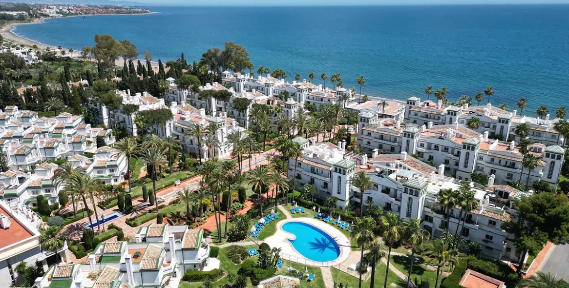 Venta de apartamento en planta baja en New Golden Mile 1