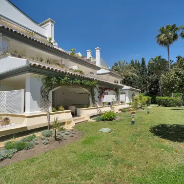 Venta de apartamento en planta baja en New Golden Mile