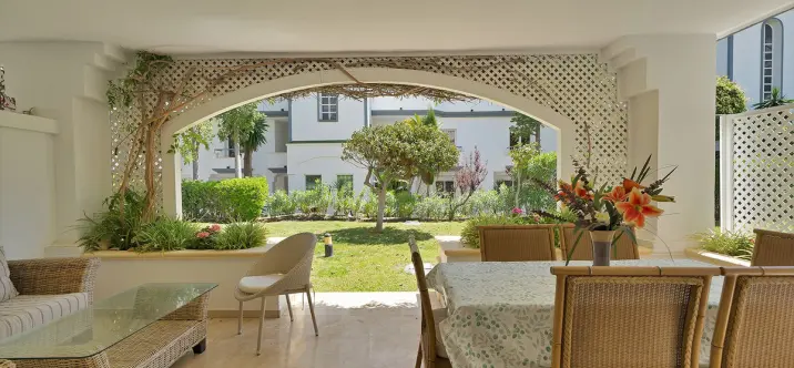 Venta de apartamento en planta baja en New Golden Mile 2