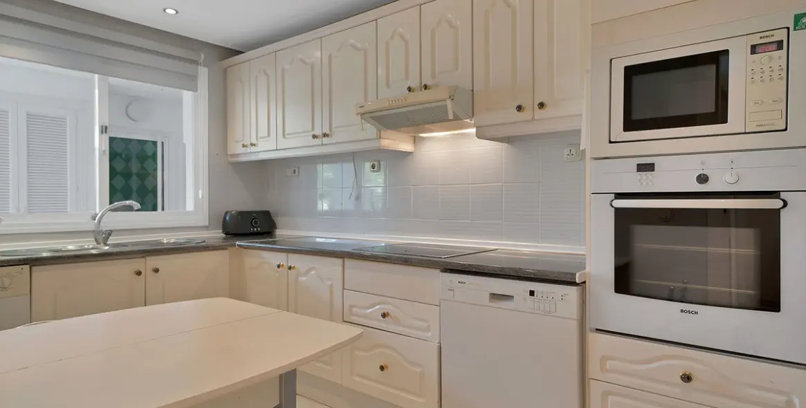 Venta de apartamento en planta baja en New Golden Mile 6