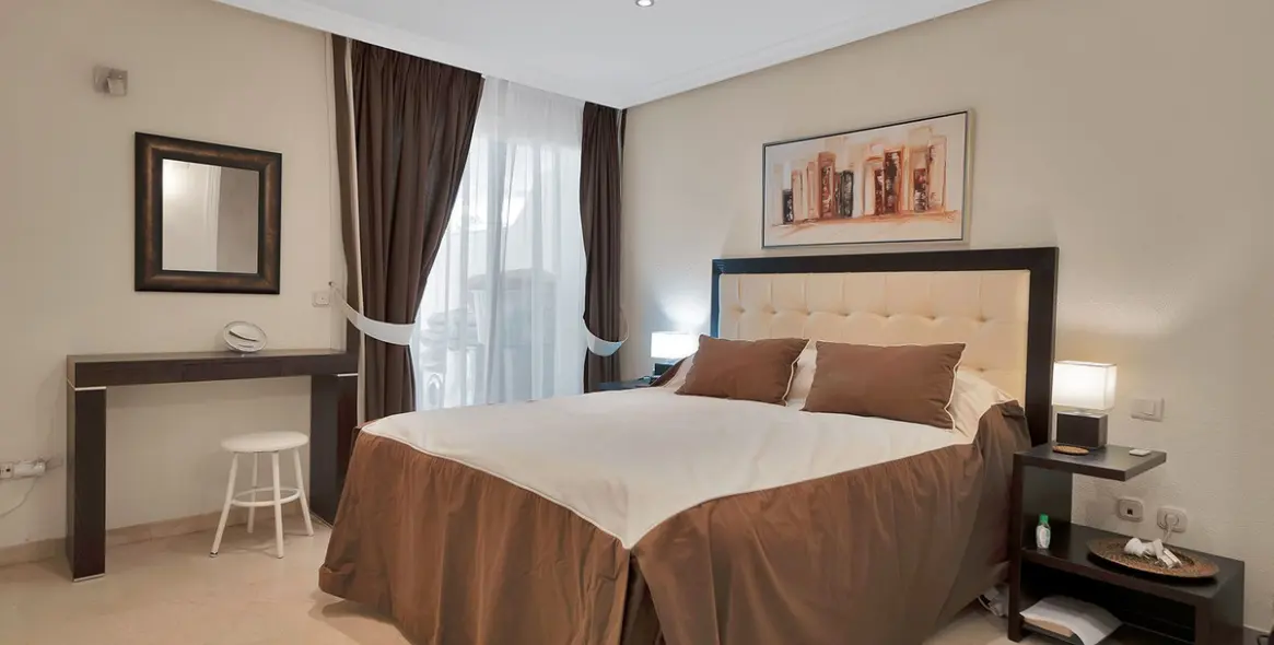 Venta de apartamento en planta baja en New Golden Mile 7