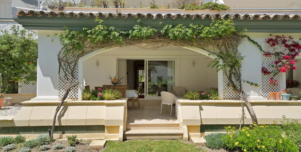 Venta de apartamento en planta baja en New Golden Mile 8