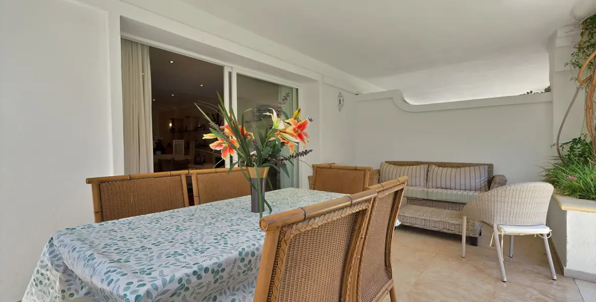 Venta de apartamento en planta baja en New Golden Mile 9