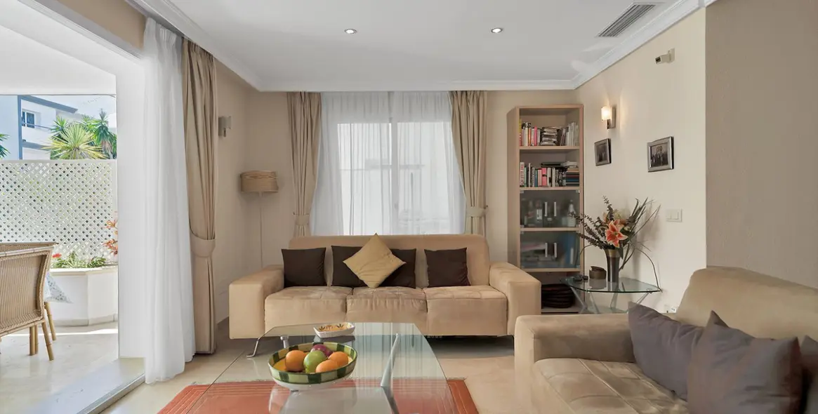 Venta de apartamento en planta baja en New Golden Mile 10