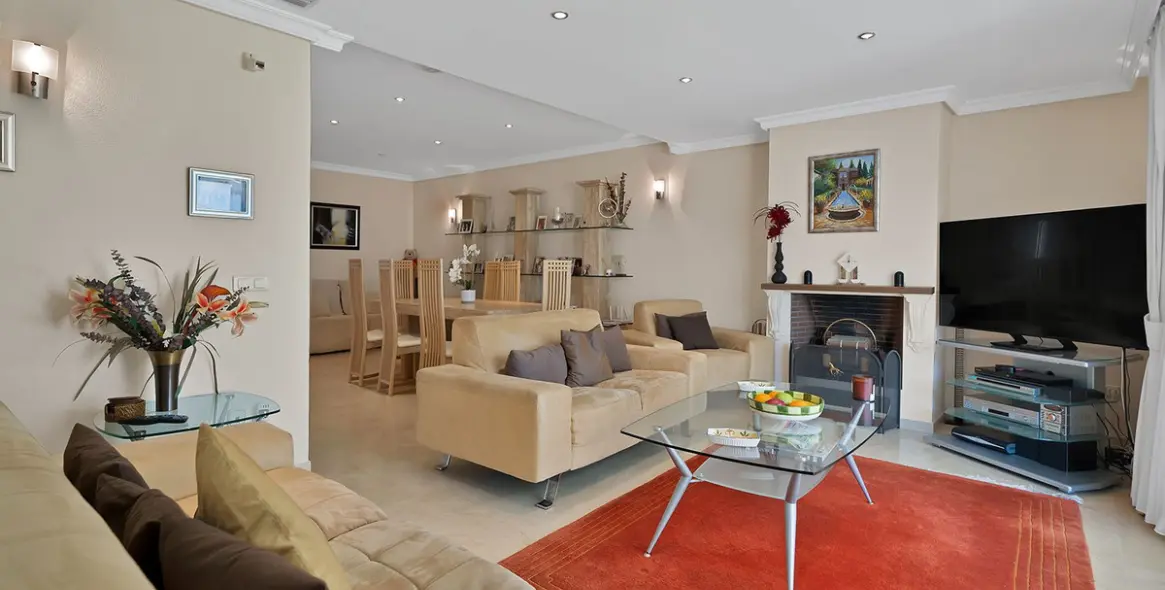 Venta de apartamento en planta baja en New Golden Mile 13