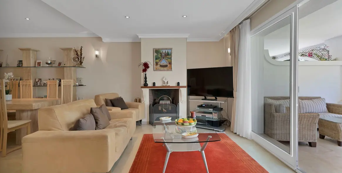 Venta de apartamento en planta baja en New Golden Mile 14