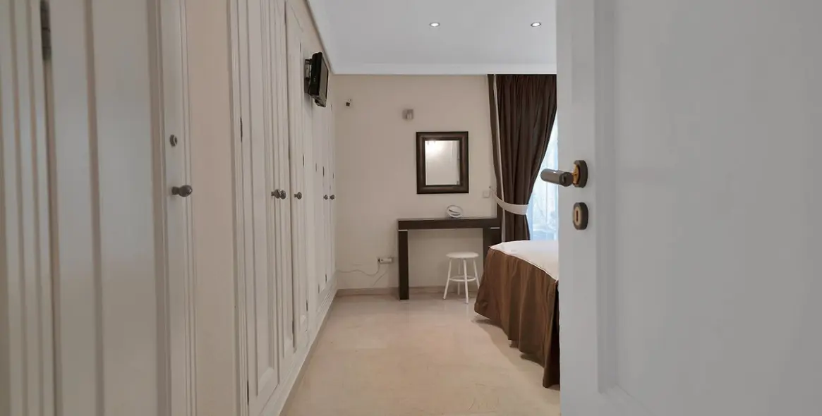 Venta de apartamento en planta baja en New Golden Mile 18