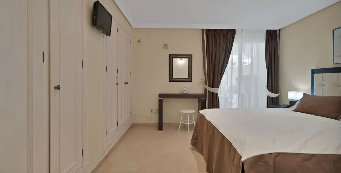 Venta de apartamento en planta baja en New Golden Mile 19