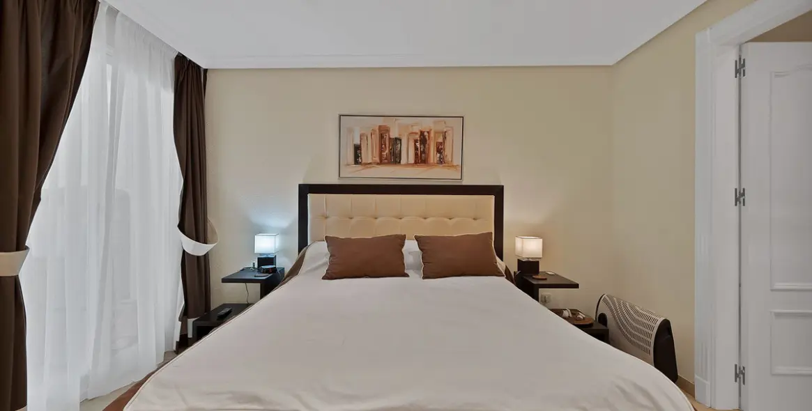 Venta de apartamento en planta baja en New Golden Mile 20