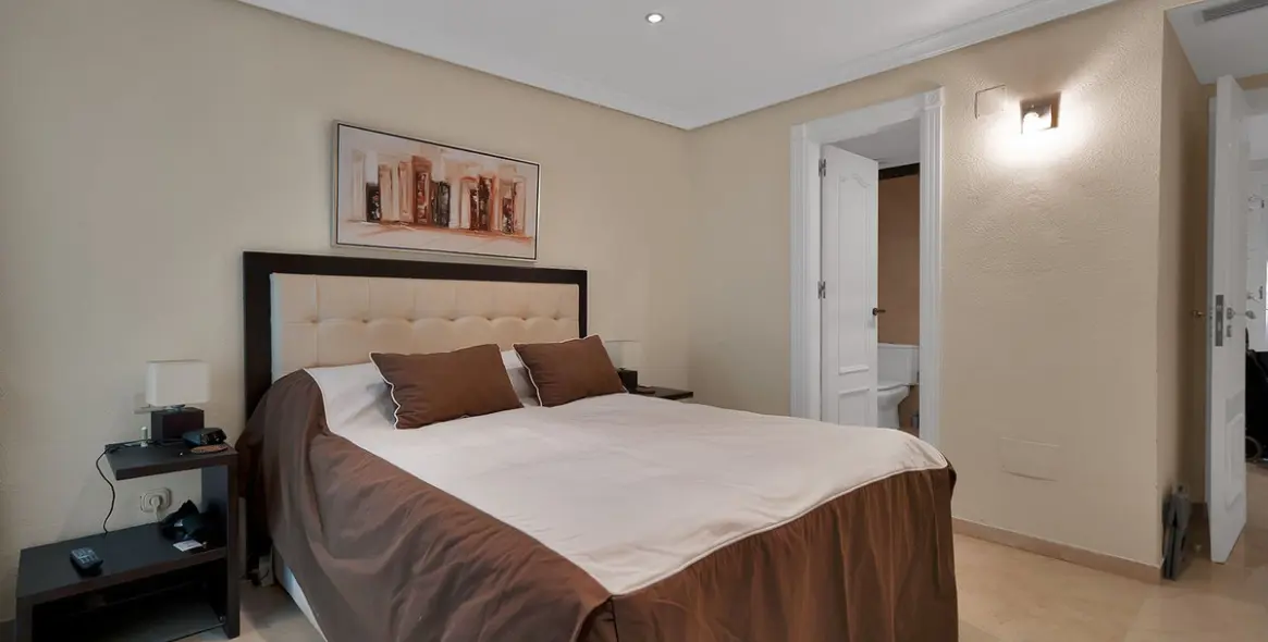 Продажа апартаментов на первом этаже в New Golden Mile 21