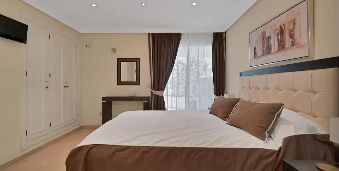 Продажа апартаментов на первом этаже в New Golden Mile 22