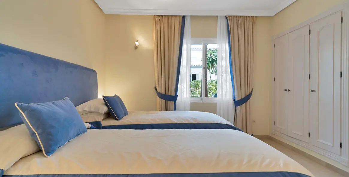 Продажа апартаментов на первом этаже в New Golden Mile 27