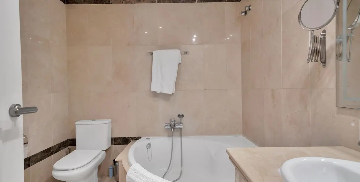 Продажа апартаментов на первом этаже в New Golden Mile 28