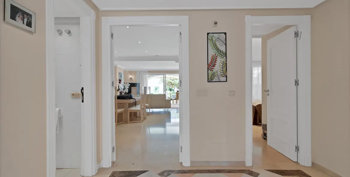 Продажа апартаментов на первом этаже в New Golden Mile 32