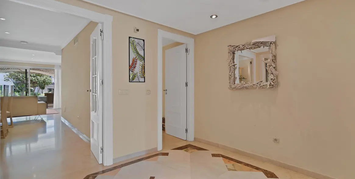 Продажа апартаментов на первом этаже в New Golden Mile 36