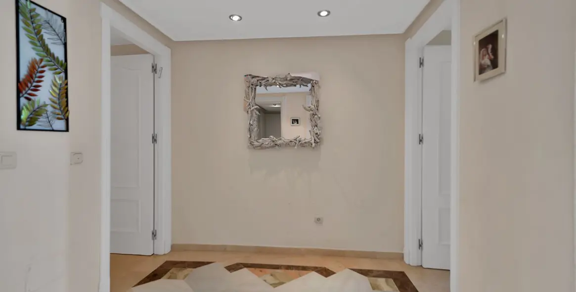 Продажа апартаментов на первом этаже в New Golden Mile 37