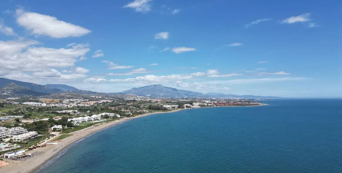 Продажа апартаментов на первом этаже в New Golden Mile 39