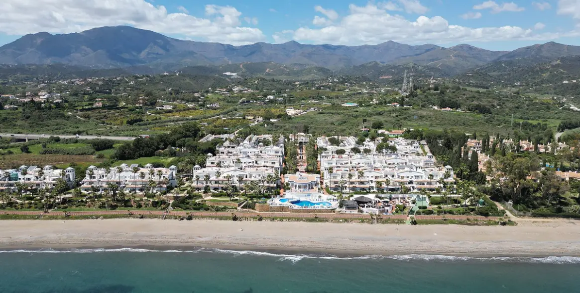 Продажа апартаментов на первом этаже в New Golden Mile 41