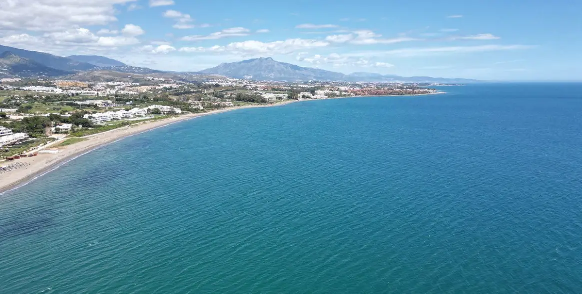 Продажа апартаментов на первом этаже в New Golden Mile 42