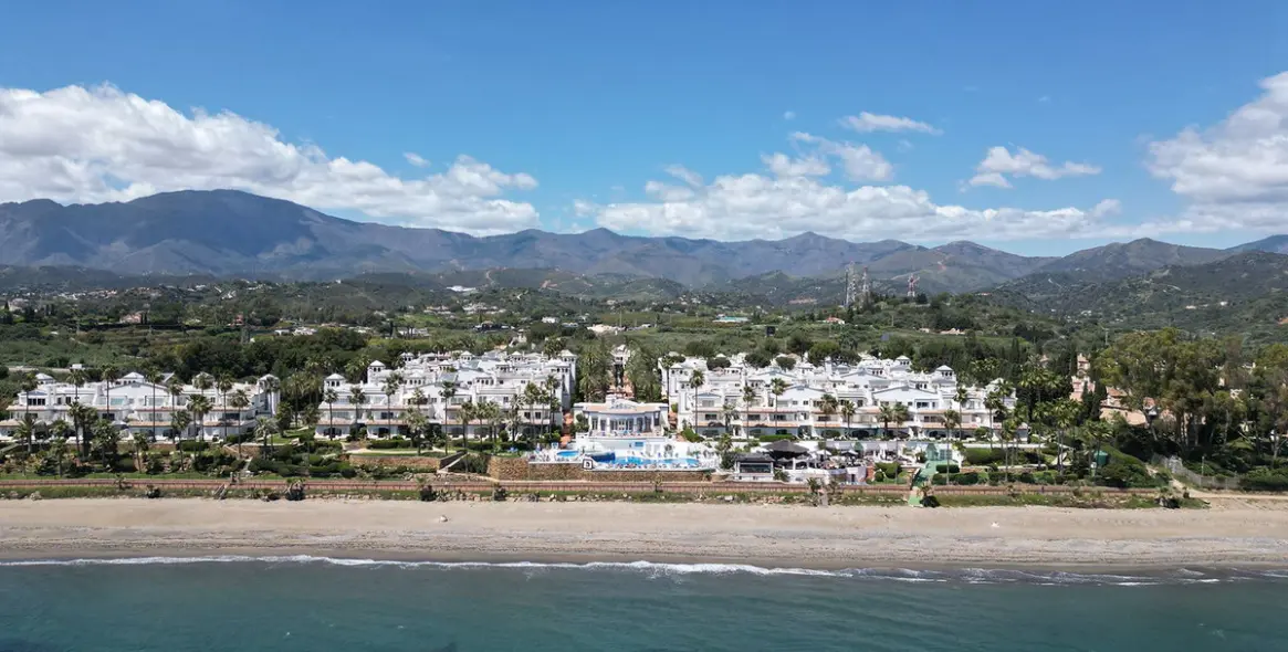 Продажа апартаментов на первом этаже в New Golden Mile 44