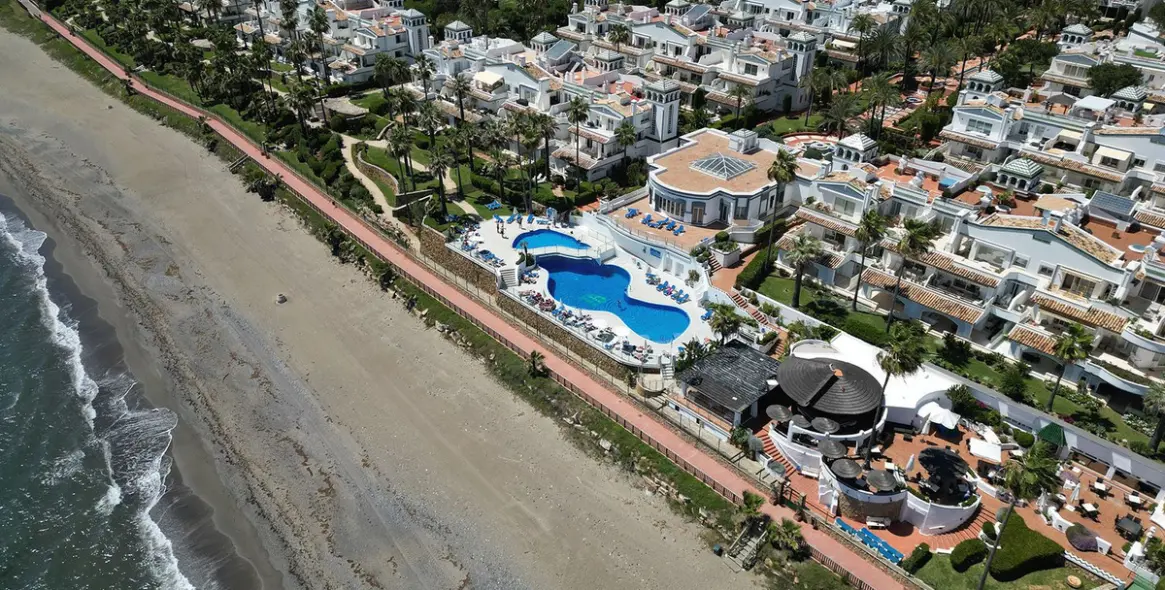 Продажа апартаментов на первом этаже в New Golden Mile 47