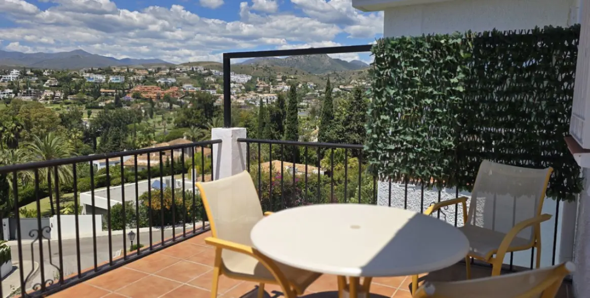 Sale of duplex in El Paraiso 2