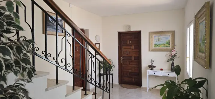 Sale of duplex in El Paraiso 2