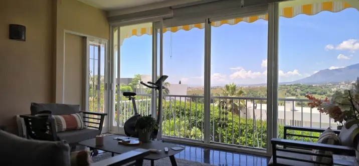 Sale of duplex in El Paraiso 3