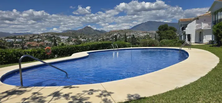 Sale of duplex in El Paraiso 4