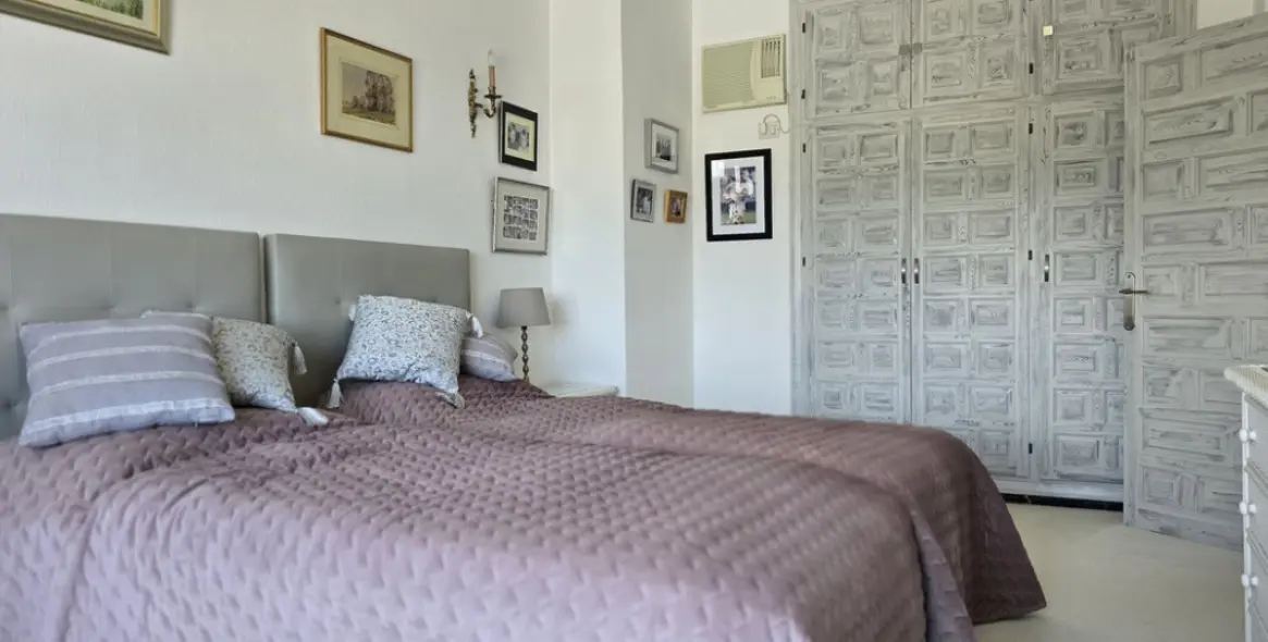 Sale of duplex in El Paraiso 8