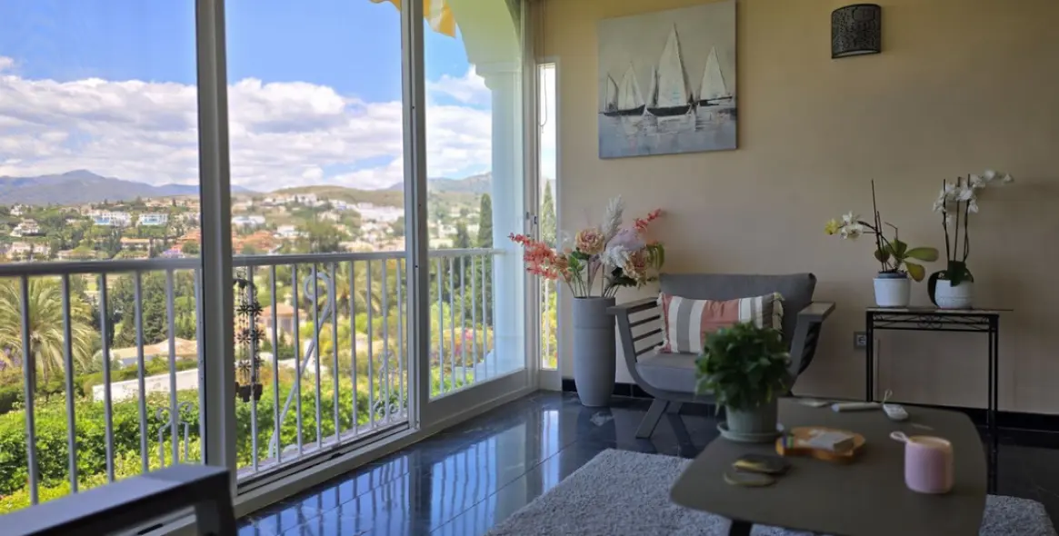 Sale of duplex in El Paraiso 14