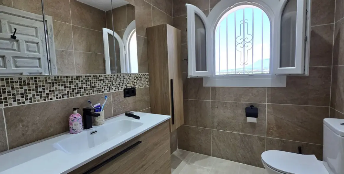 Sale of duplex in El Paraiso 15