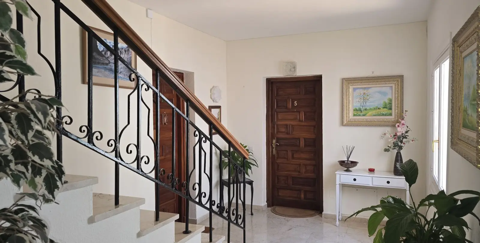 Sale of duplex in El Paraiso 3