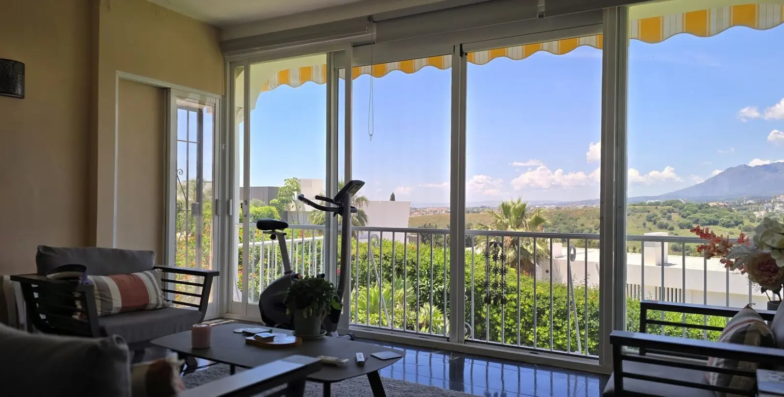 Sale of duplex in El Paraiso 4