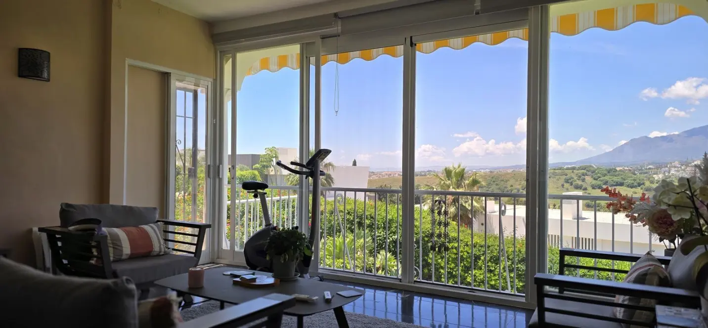 Sale of duplex in El Paraiso 3