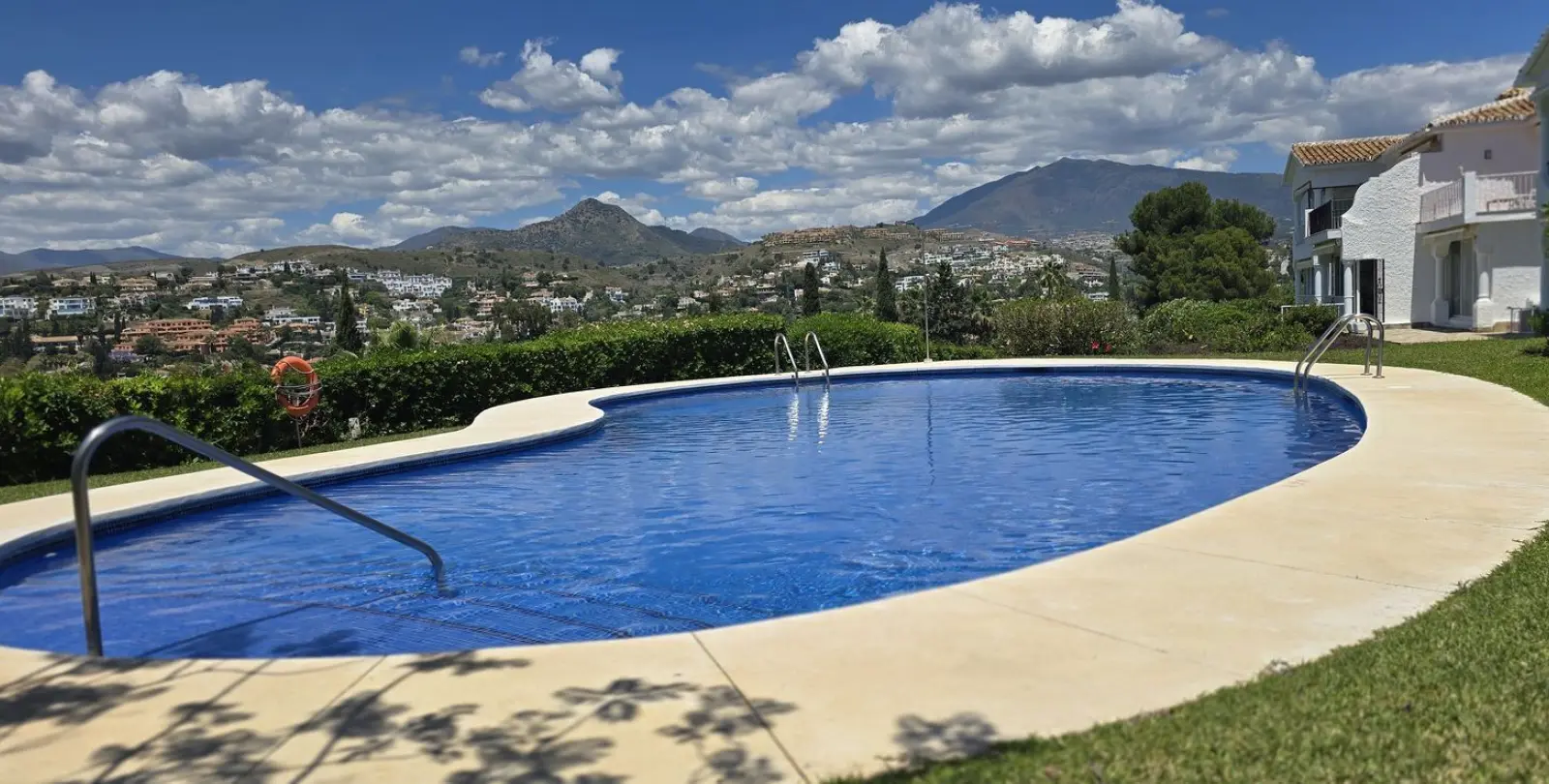 Sale of duplex in El Paraiso 5