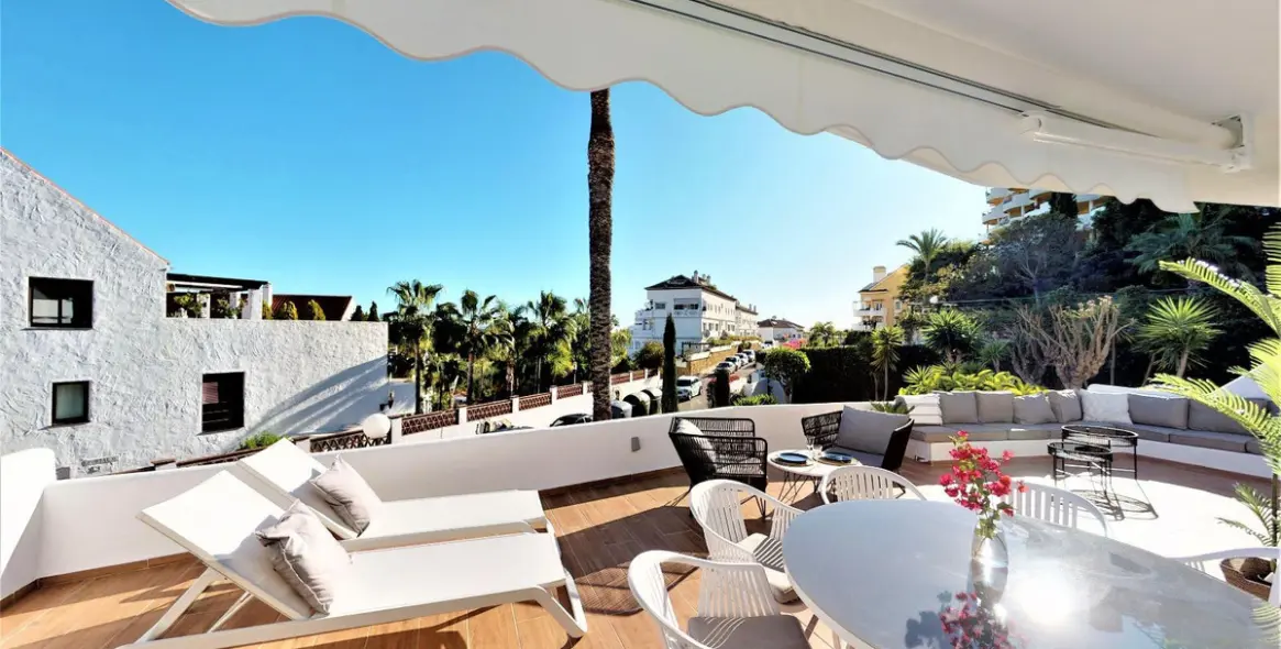 Sale of middle floor apartment in Nueva Andalucía 1