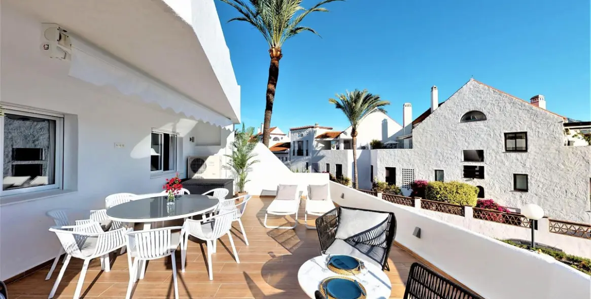 Sale of middle floor apartment in Nueva Andalucía 2